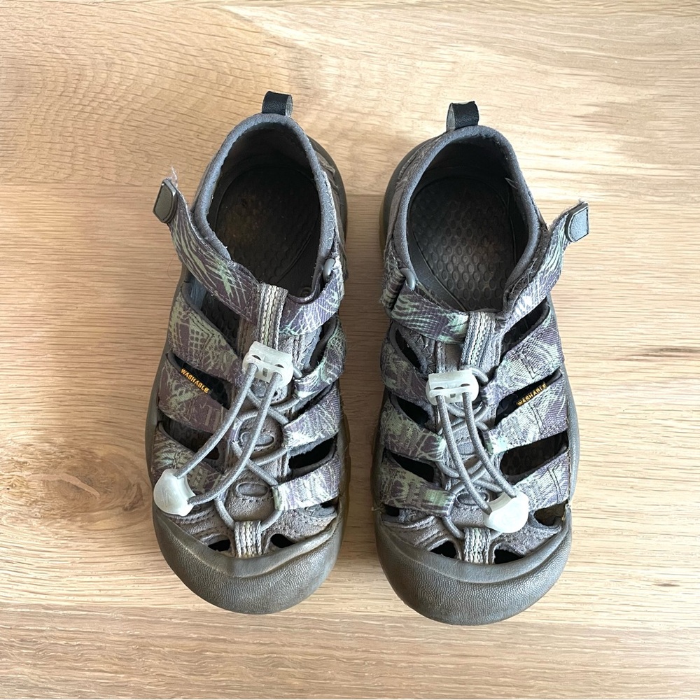 Keen Glow in the Dark Closed-Toe Hiking Sandals - Outdoor Water Shoes size 1